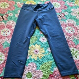 Women’s Nike Dri-Fit Capri Leggings Size Medium